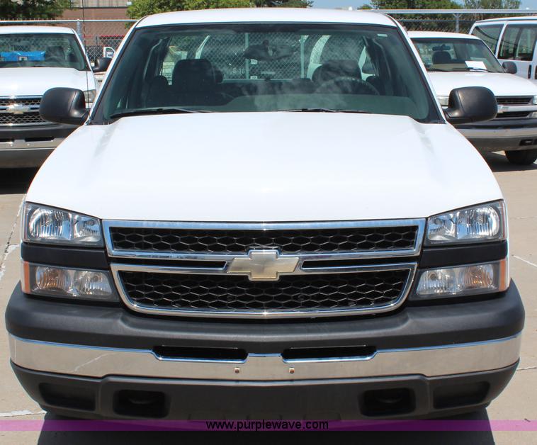 image for item J2043 2006 Chevrolet Silverado 1500 Ext. Cab pickup truck