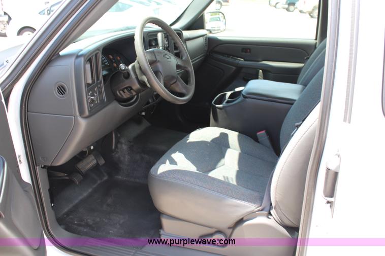 image for item J2043 2006 Chevrolet Silverado 1500 Ext. Cab pickup truck
