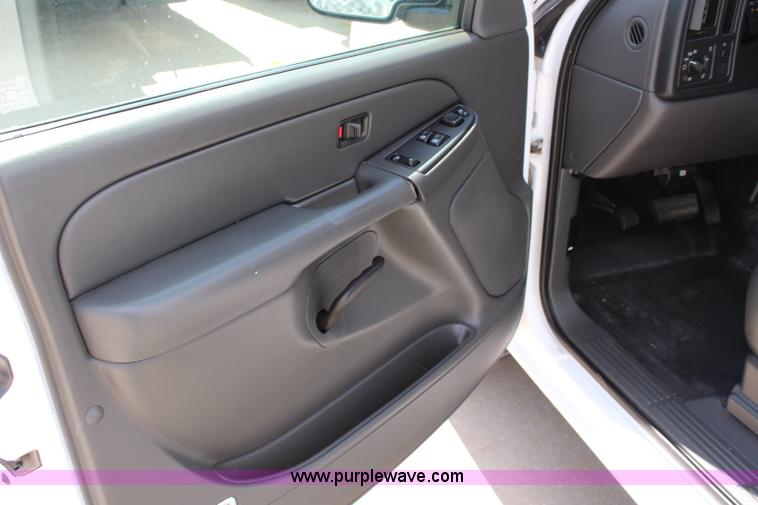 image for item J2043 2006 Chevrolet Silverado 1500 Ext. Cab pickup truck