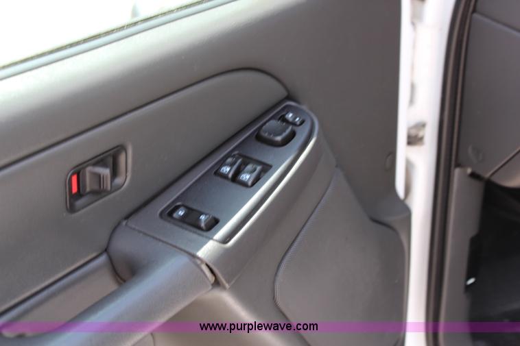 image for item J2043 2006 Chevrolet Silverado 1500 Ext. Cab pickup truck