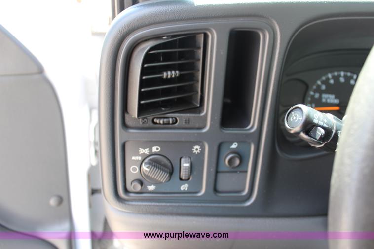 image for item J2043 2006 Chevrolet Silverado 1500 Ext. Cab pickup truck