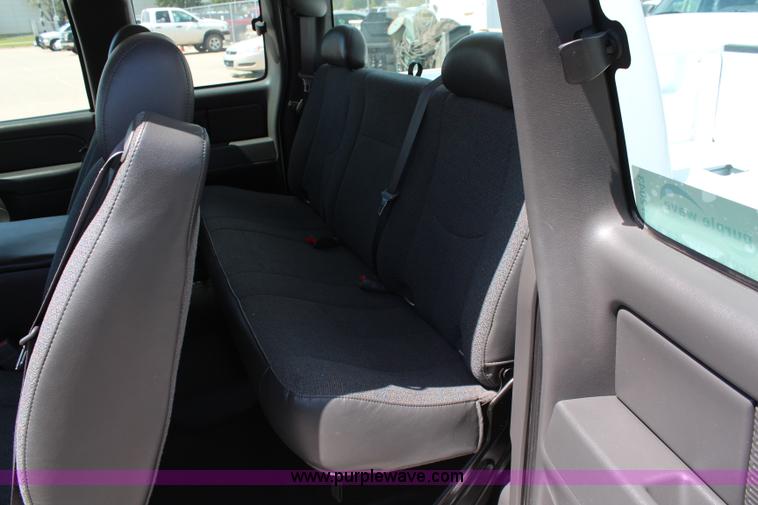 image for item J2043 2006 Chevrolet Silverado 1500 Ext. Cab pickup truck