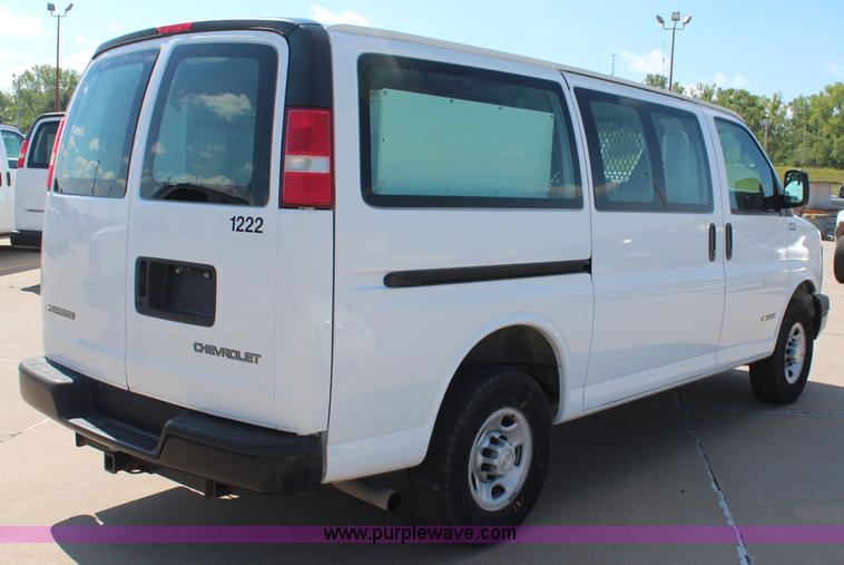 image for item J2046 2006 Chevroelt Express 3500 cargo van