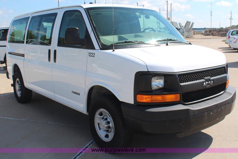 image for item J2046 2006 Chevroelt Express 3500 cargo van