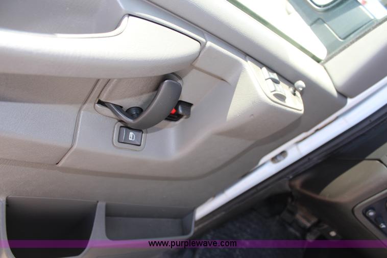 image for item J2046 2006 Chevroelt Express 3500 cargo van