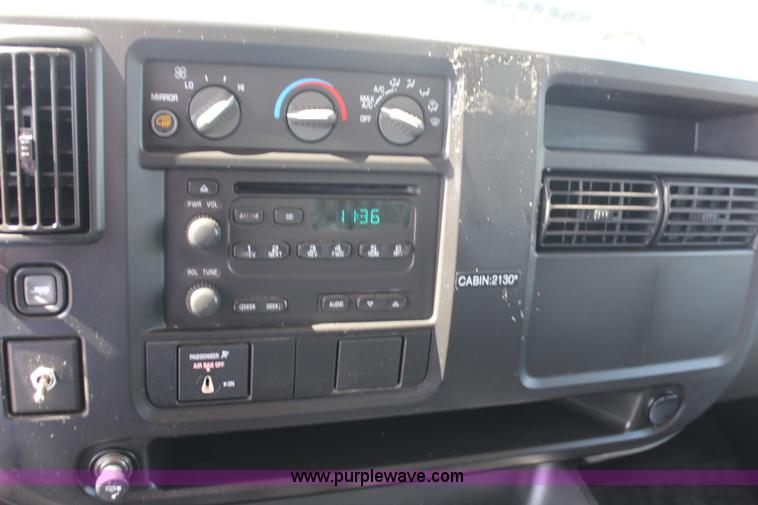 image for item J2046 2006 Chevroelt Express 3500 cargo van