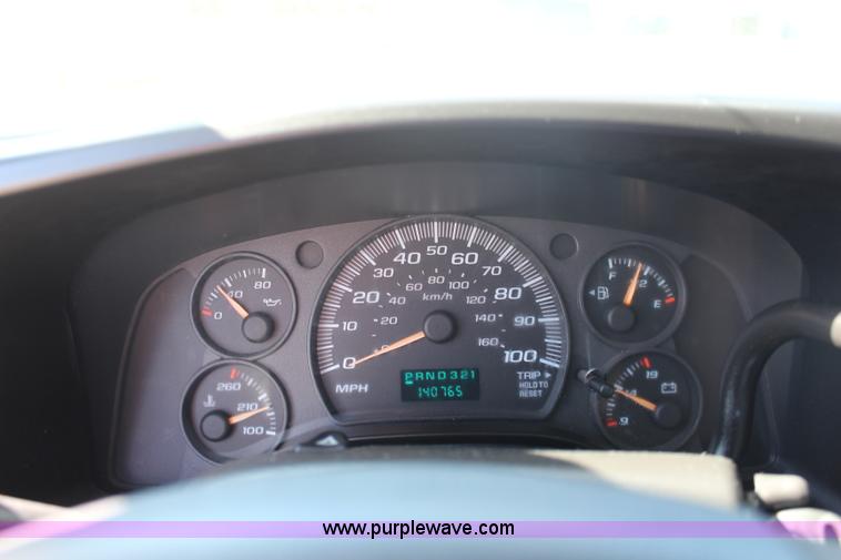 image for item J2046 2006 Chevroelt Express 3500 cargo van