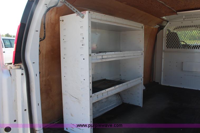 image for item J2046 2006 Chevroelt Express 3500 cargo van