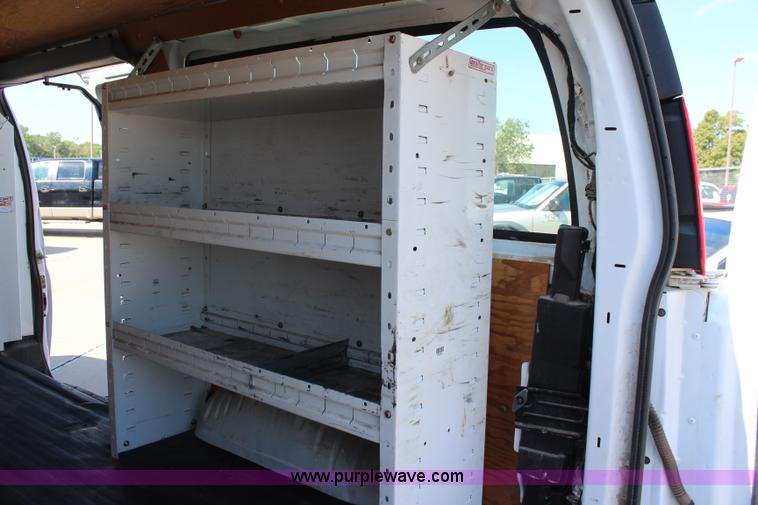 image for item J2046 2006 Chevroelt Express 3500 cargo van