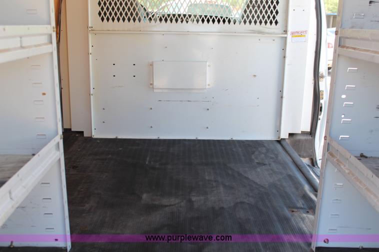 image for item J2046 2006 Chevroelt Express 3500 cargo van