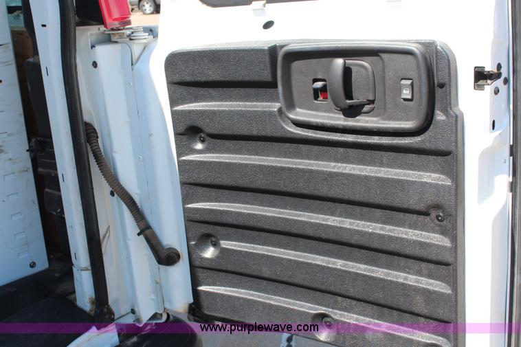 image for item J2046 2006 Chevroelt Express 3500 cargo van