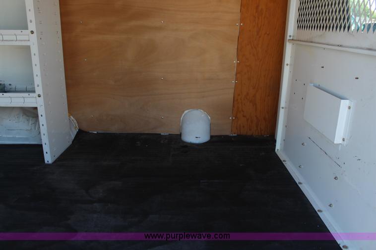 image for item J2046 2006 Chevroelt Express 3500 cargo van