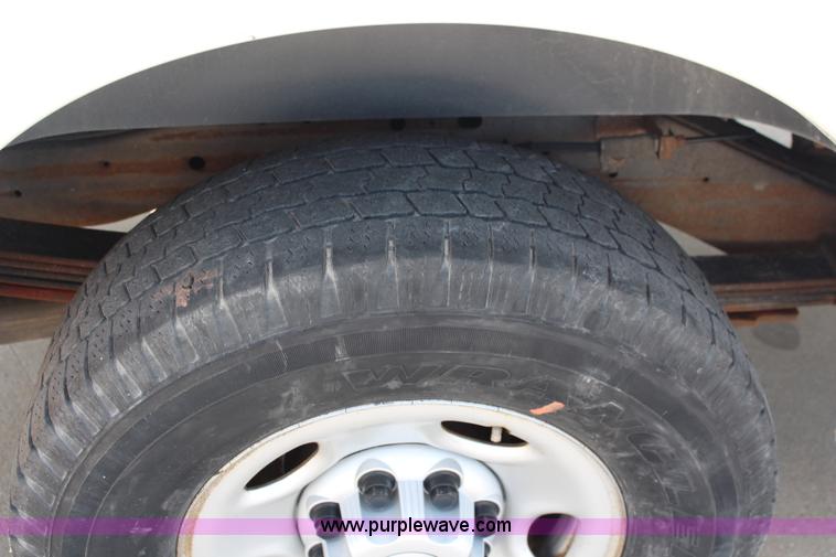 image for item J2046 2006 Chevroelt Express 3500 cargo van