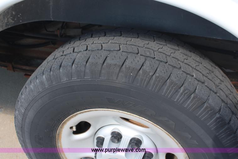 image for item J2046 2006 Chevroelt Express 3500 cargo van