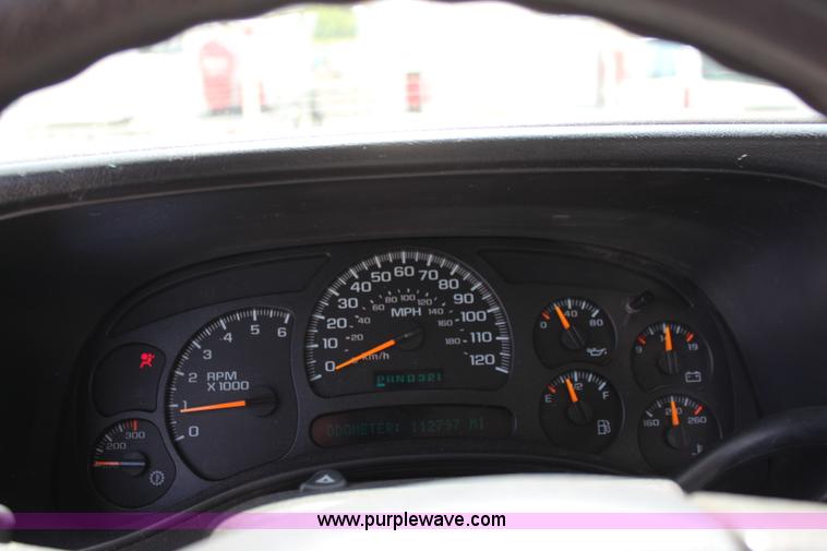 image for item J2091 2005 Chevrolet Silverado 2500HD Ext. Cab pickup truck