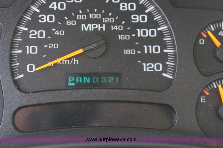 image for item J2091 2005 Chevrolet Silverado 2500HD Ext. Cab pickup truck