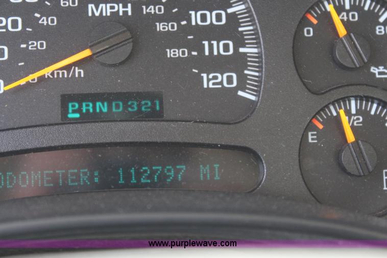 image for item J2091 2005 Chevrolet Silverado 2500HD Ext. Cab pickup truck