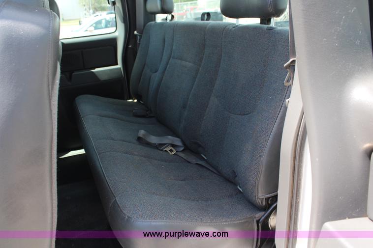 image for item J2091 2005 Chevrolet Silverado 2500HD Ext. Cab pickup truck