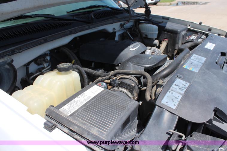 image for item J2091 2005 Chevrolet Silverado 2500HD Ext. Cab pickup truck