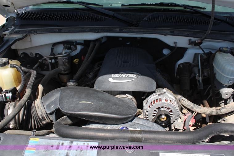 image for item J2091 2005 Chevrolet Silverado 2500HD Ext. Cab pickup truck