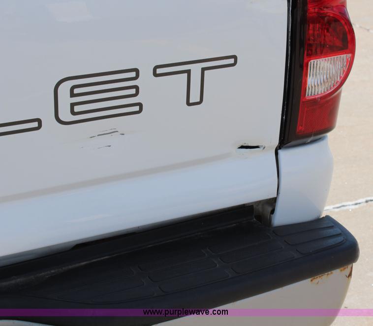 image for item J2091 2005 Chevrolet Silverado 2500HD Ext. Cab pickup truck