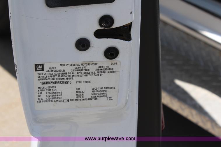 image for item J2091 2005 Chevrolet Silverado 2500HD Ext. Cab pickup truck