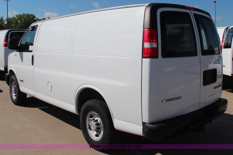 image for item J2109 2006 Chevrolet Express 3500 Cargo van
