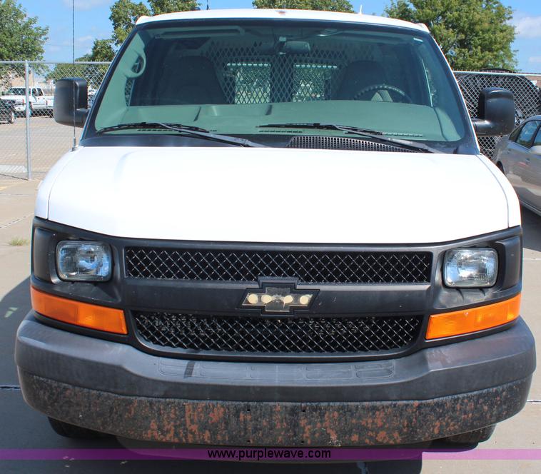image for item J2109 2006 Chevrolet Express 3500 Cargo van