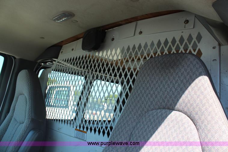 image for item J2109 2006 Chevrolet Express 3500 Cargo van