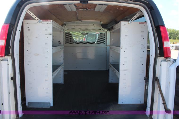 image for item J2109 2006 Chevrolet Express 3500 Cargo van