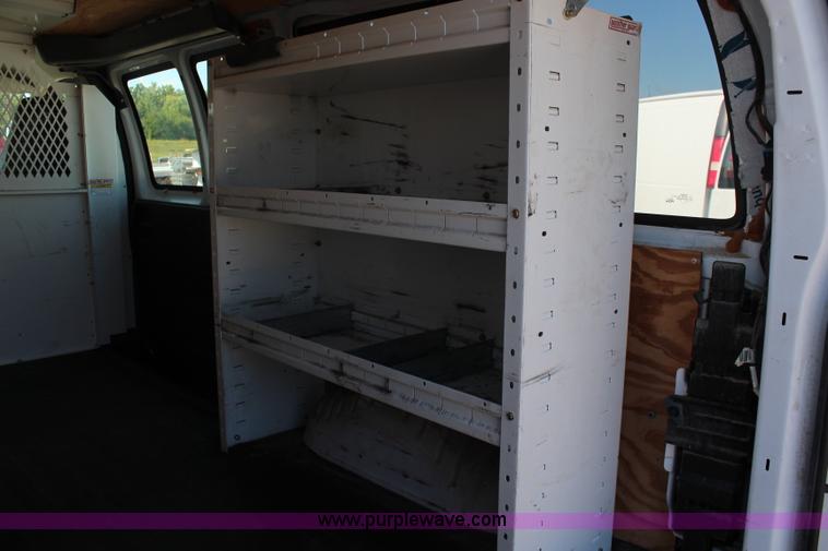 image for item J2109 2006 Chevrolet Express 3500 Cargo van