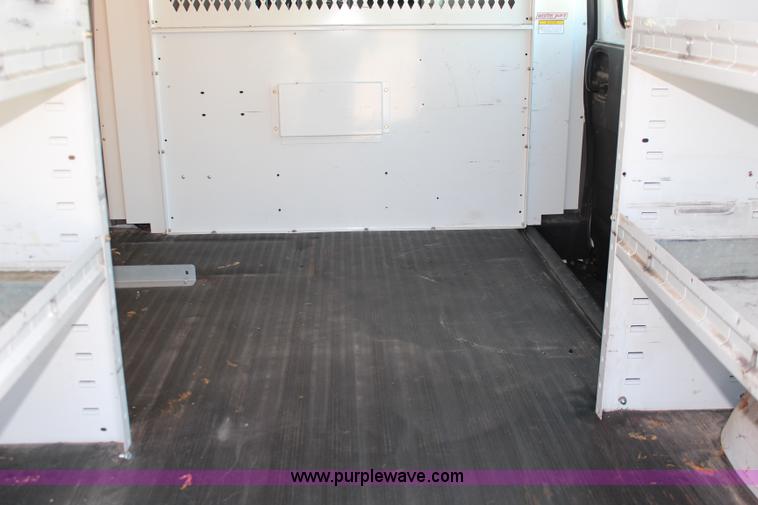 image for item J2109 2006 Chevrolet Express 3500 Cargo van