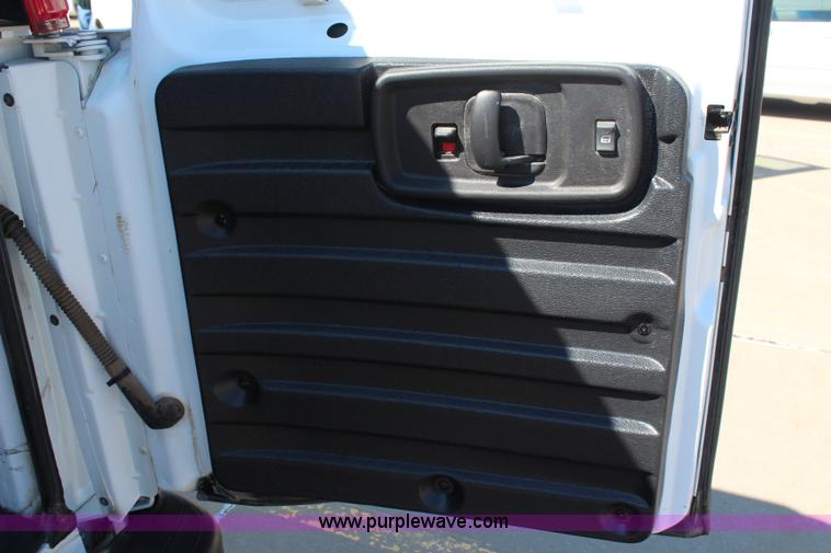 image for item J2109 2006 Chevrolet Express 3500 Cargo van