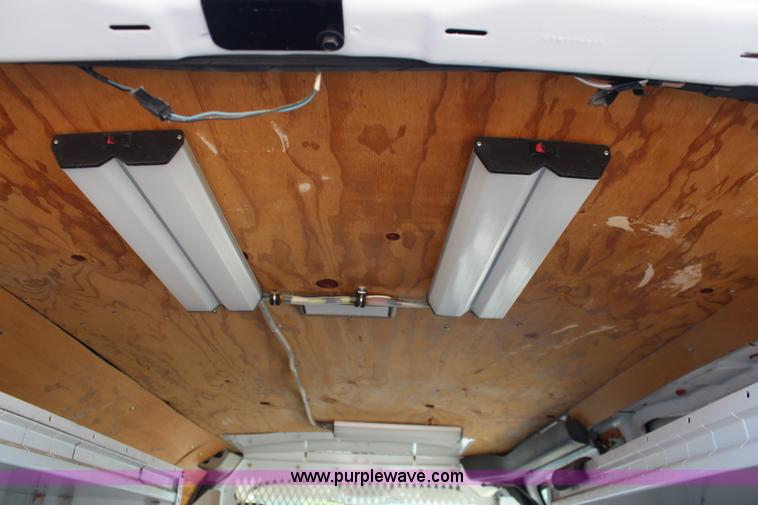 image for item J2109 2006 Chevrolet Express 3500 Cargo van