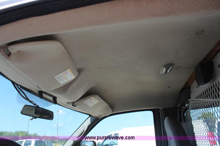 image for item J2109 2006 Chevrolet Express 3500 Cargo van