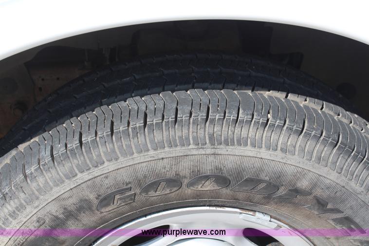 image for item J2109 2006 Chevrolet Express 3500 Cargo van