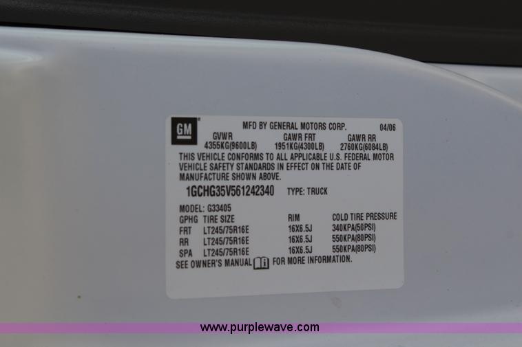 image for item J2109 2006 Chevrolet Express 3500 Cargo van