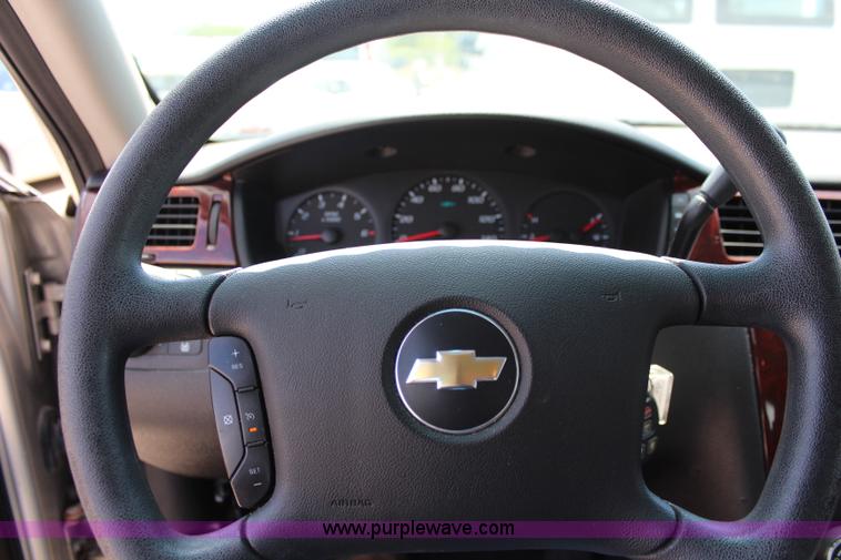image for item J2126 2008 Chevrolet Impala LS