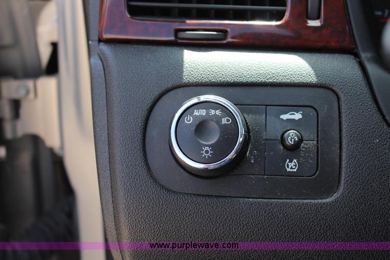 image for item J2126 2008 Chevrolet Impala LS