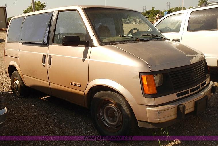 image for item J3127 1993 Chevrolet Astro van