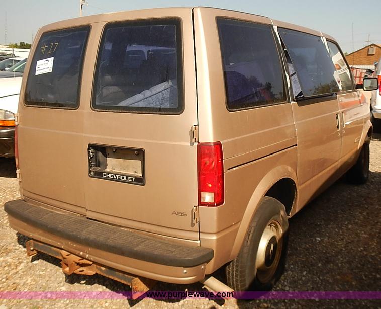 image for item J3127 1993 Chevrolet Astro van