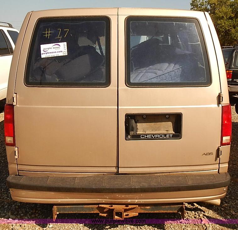 image for item J3127 1993 Chevrolet Astro van