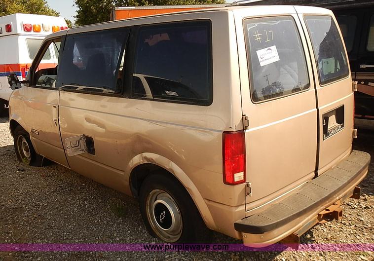 image for item J3127 1993 Chevrolet Astro van