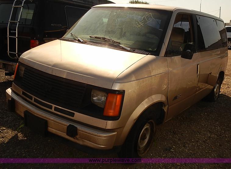image for item J3127 1993 Chevrolet Astro van