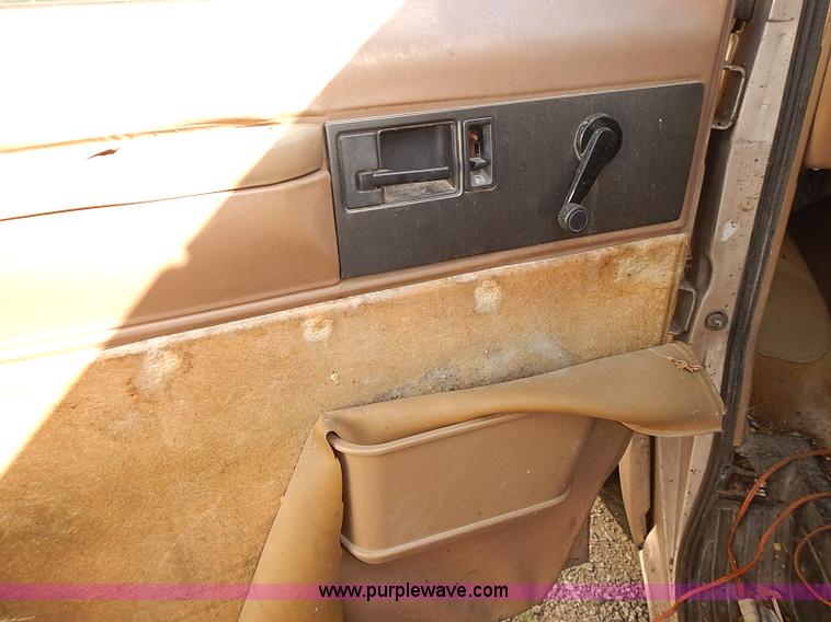 image for item J3127 1993 Chevrolet Astro van