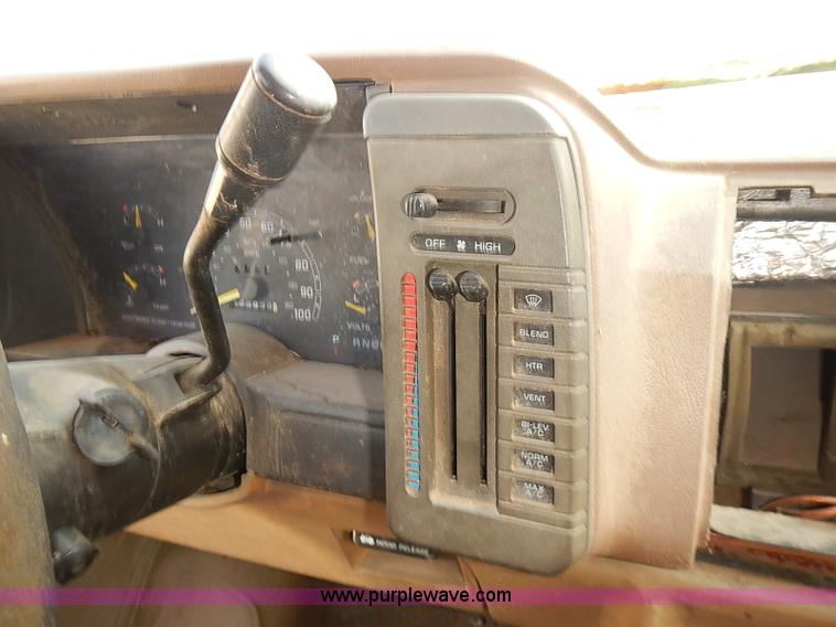 image for item J3127 1993 Chevrolet Astro van