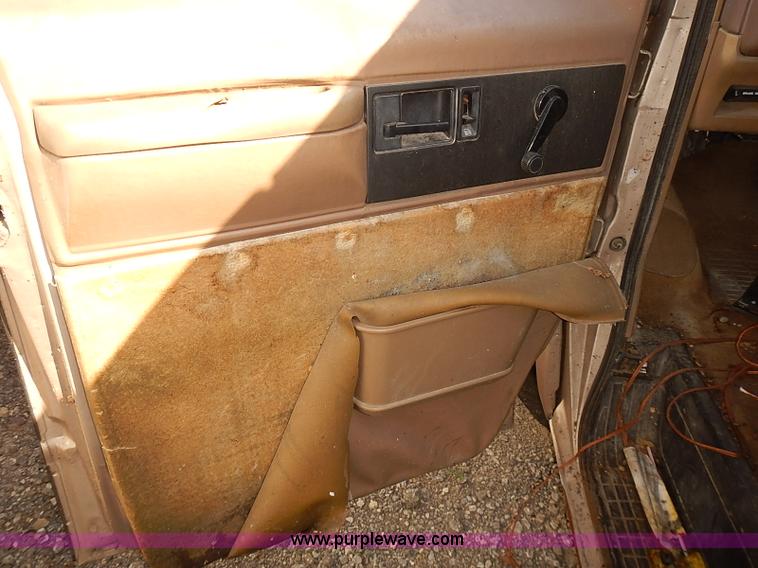 image for item J3127 1993 Chevrolet Astro van