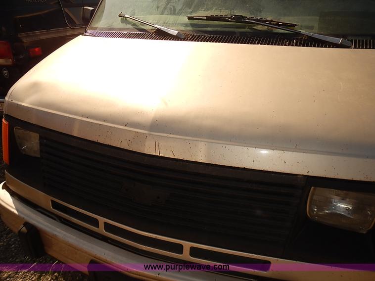 image for item J3127 1993 Chevrolet Astro van