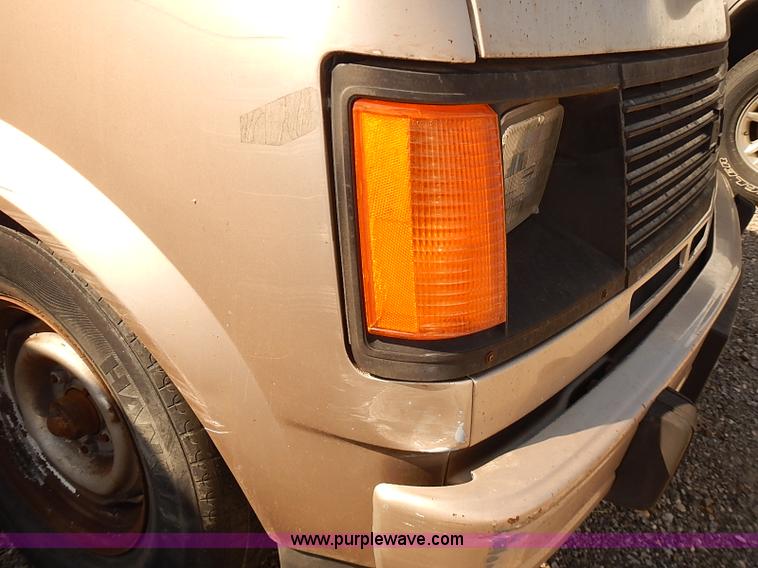 image for item J3127 1993 Chevrolet Astro van