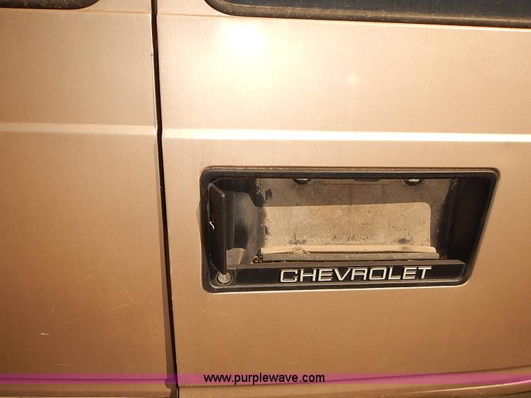 image for item J3127 1993 Chevrolet Astro van